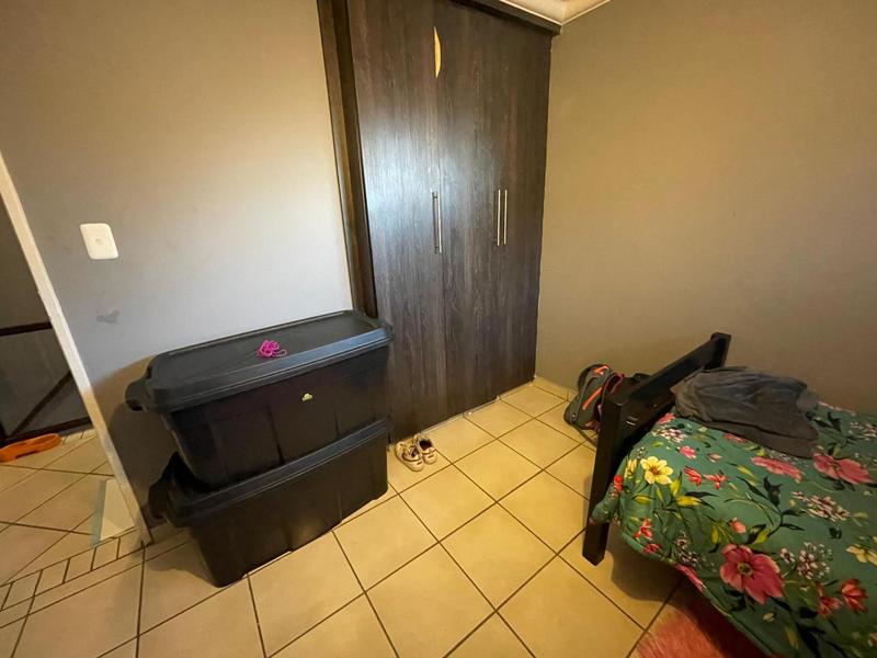 2 Bedroom Property for Sale in Kannoniers Park North West